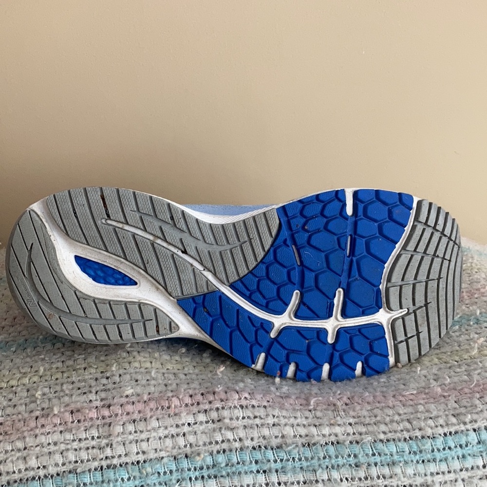 Blue new balance sneakers women’s 9 1/2 - Picture 10 of 10